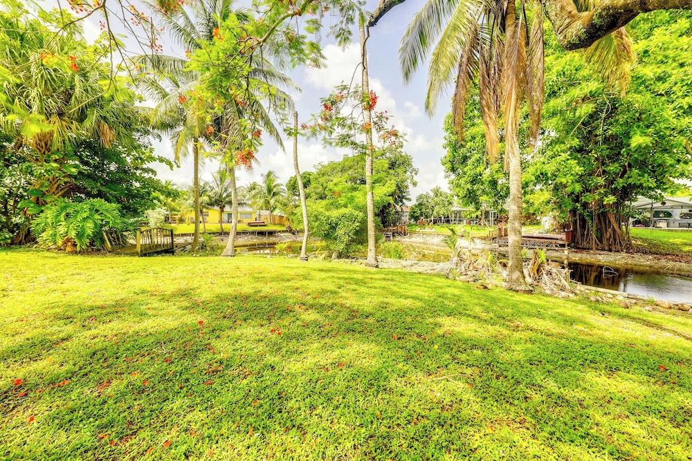 Fishing Dock & Canal Views: Fort Lauderdale Home!