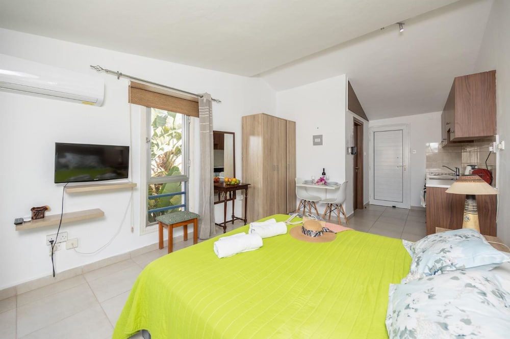 Emilia 11 in Latchi With 1 Bedrooms and 1 Bathrooms