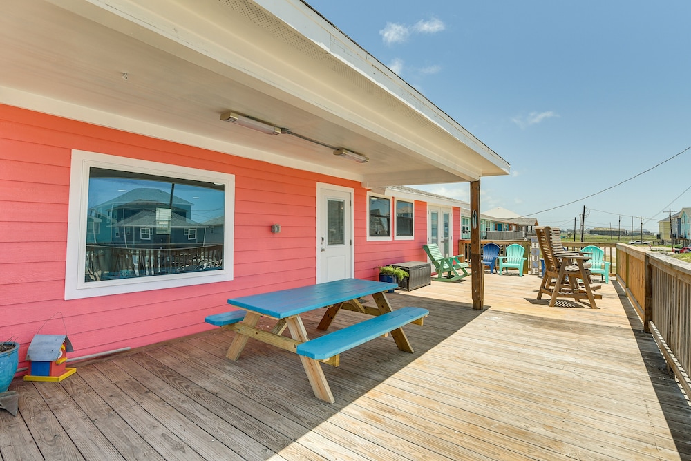 Oceanfront Deck: Surfside Beach Vacation Rental! view 2