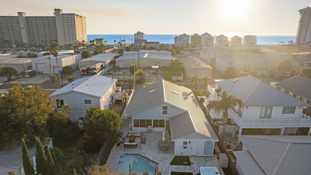 PCB Stay w/ Heated Pool, Hot Tub, Bars, Game Room & Quick Walk to Beach The Jade Oasis by Avantstay