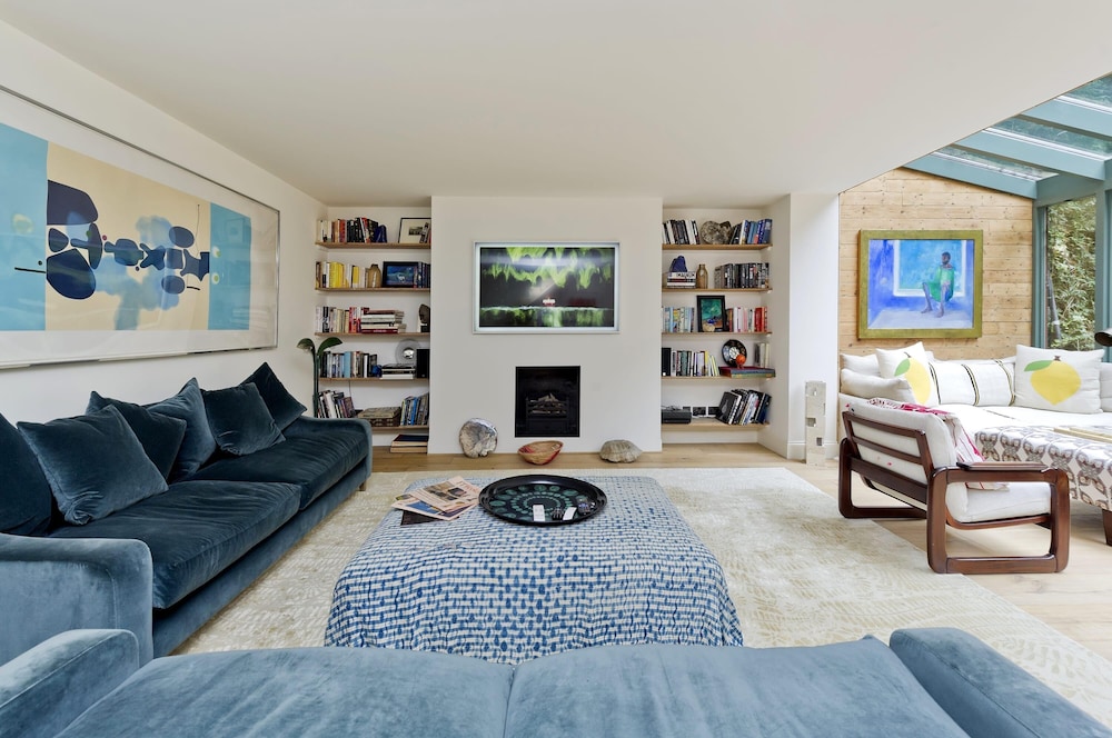 Gorgeous Stylish Interior Designed 5 Bed Home in Holland Park - Superb Location
