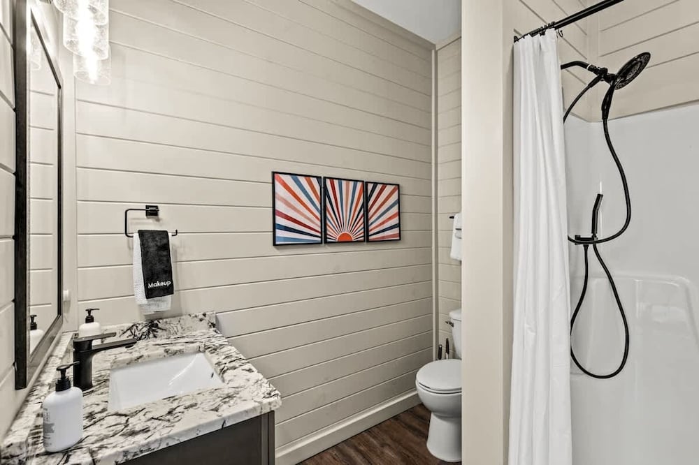 NEW Lake View Indoor Pool Sleeps 14 Hot Tub