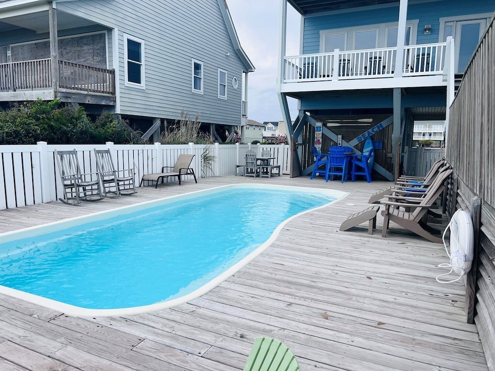 Sunny Times 4 Bedroom Home by RedAwning