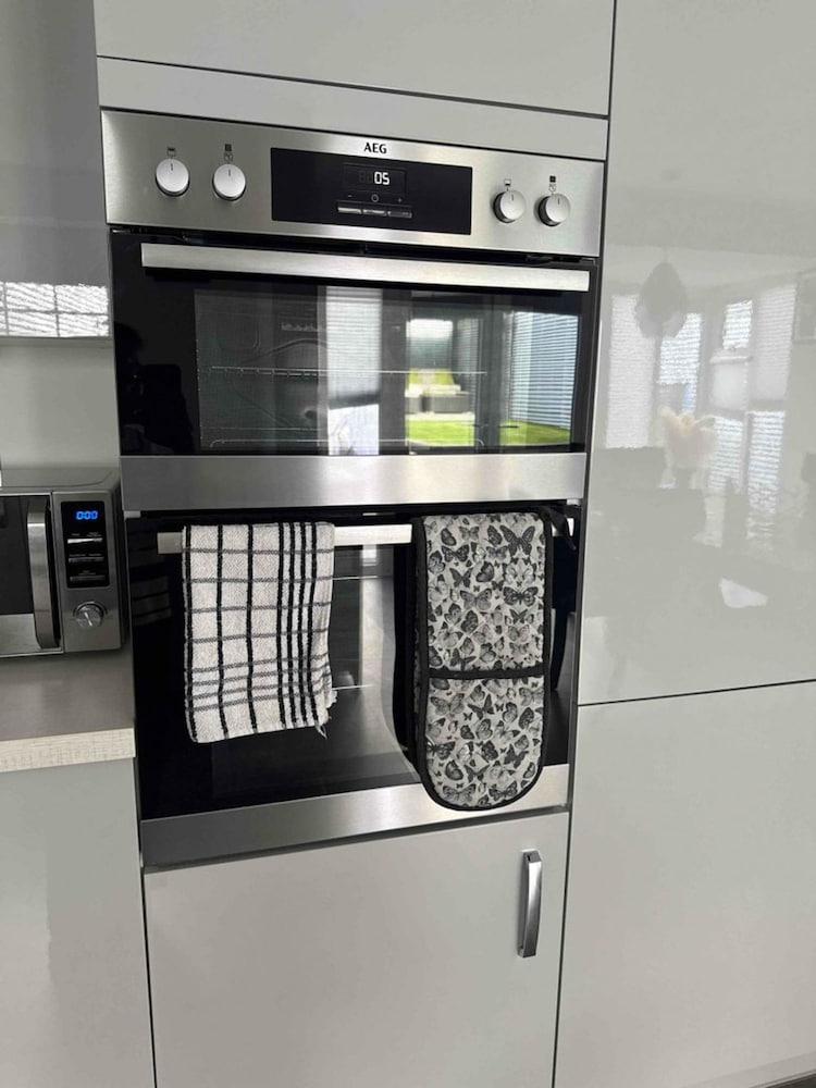 Luxurious Majestic 4 Bedroom- Free Parking