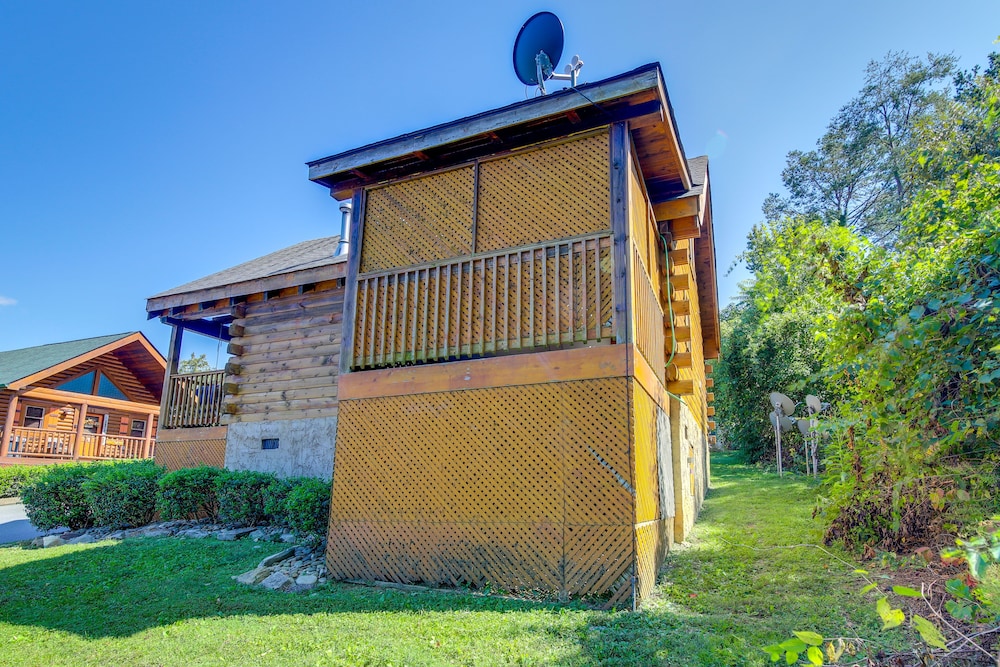 Pigeon Forge Vacation Rental w/ Private Hot Tub! view 5