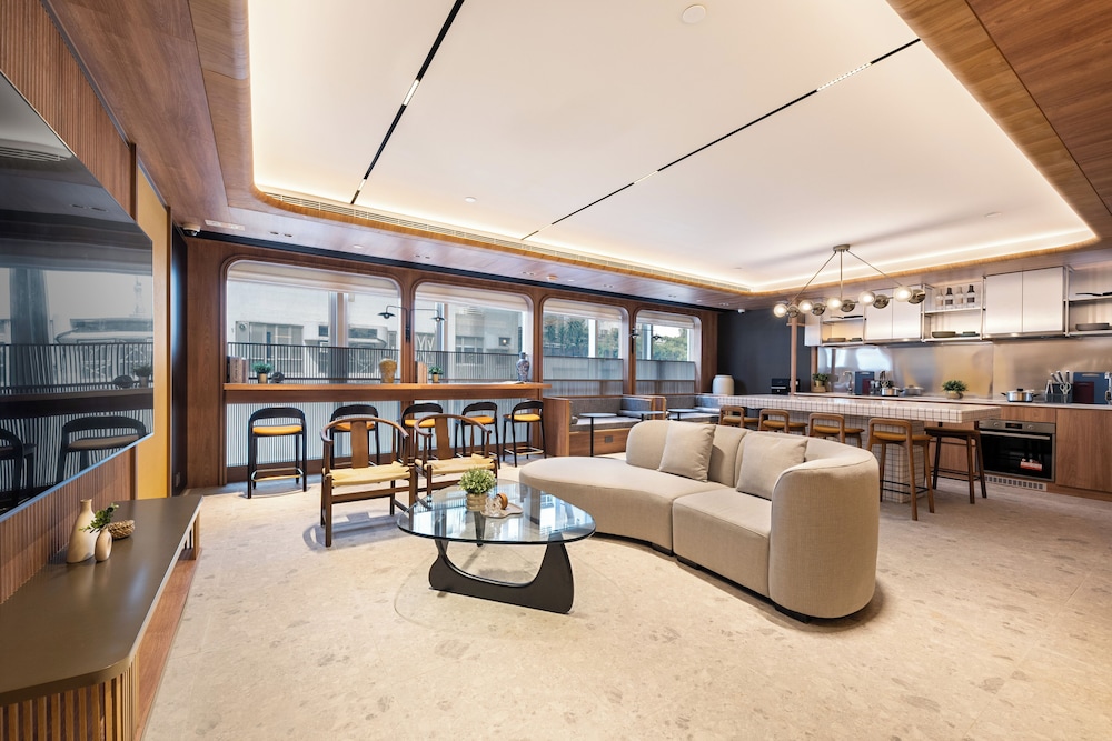 Dash Living on Queen's - Image 3