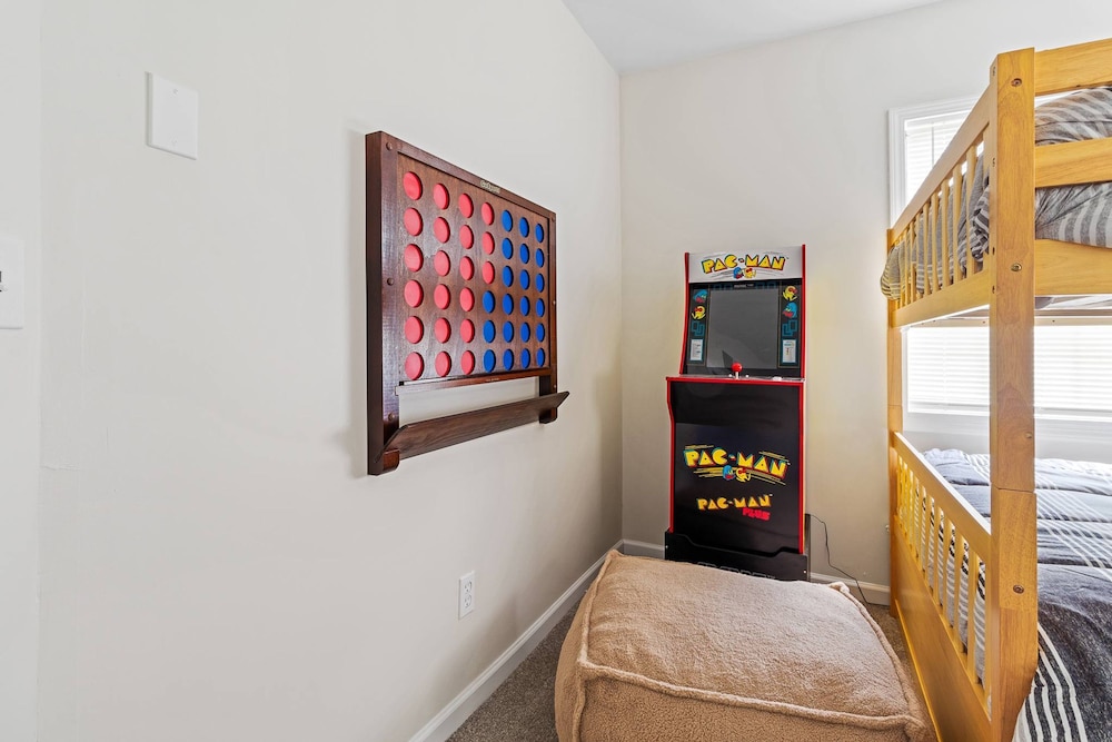 Renovated River Home Hot Tub Sauna Game Room