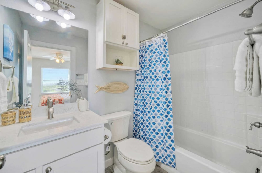 Sleeps 21, 2 Homes Private Pool, Patio Lounge w/ Fire Pit, Bar, TV, & Games