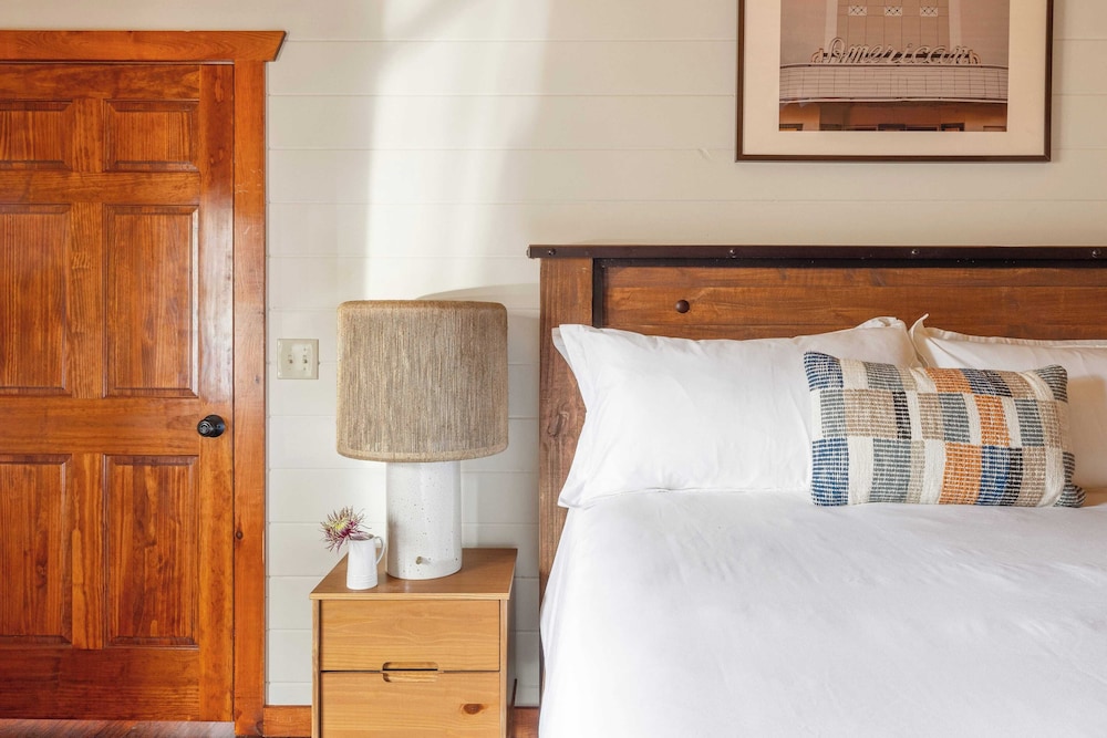 Sleeps 20! Indoor Pool & Home Theater Redesigned Boulder Ridge by Avantstay