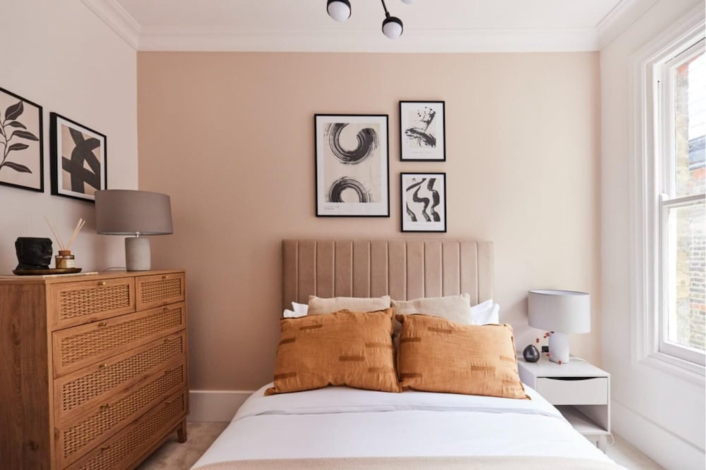 The Elmfield Road Wonder - Dazzling 2bdr Flat