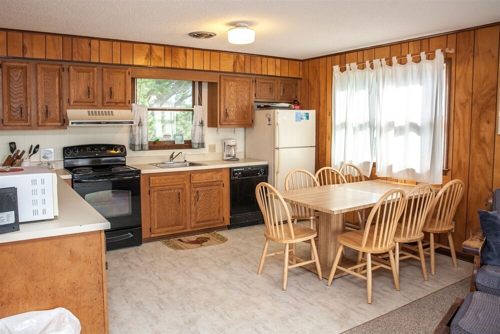 Beachbux 3 Bedroom Cottage by RedAwning