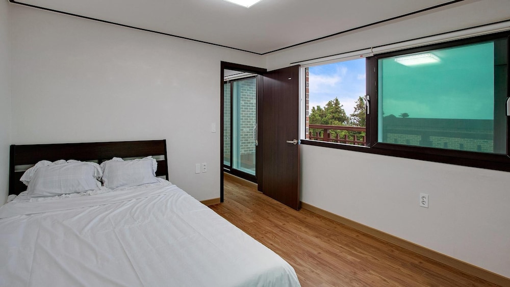 Seogwipo Sungsan Golden Village Pension view 4