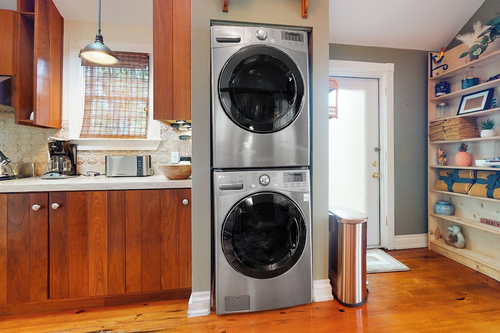 1BR Home - Colorful Cottage w/ AC, W & D, Dogs OK