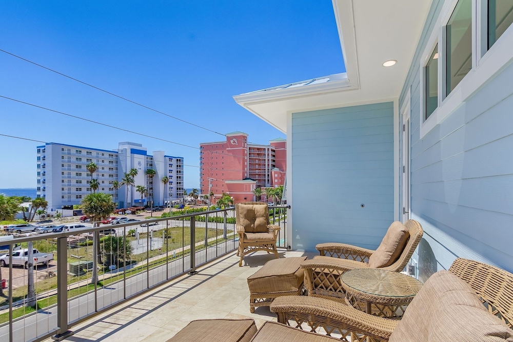 319 Bay & Beach Blessings: Pool Home W/ Water Views! 4 Bedroom Home