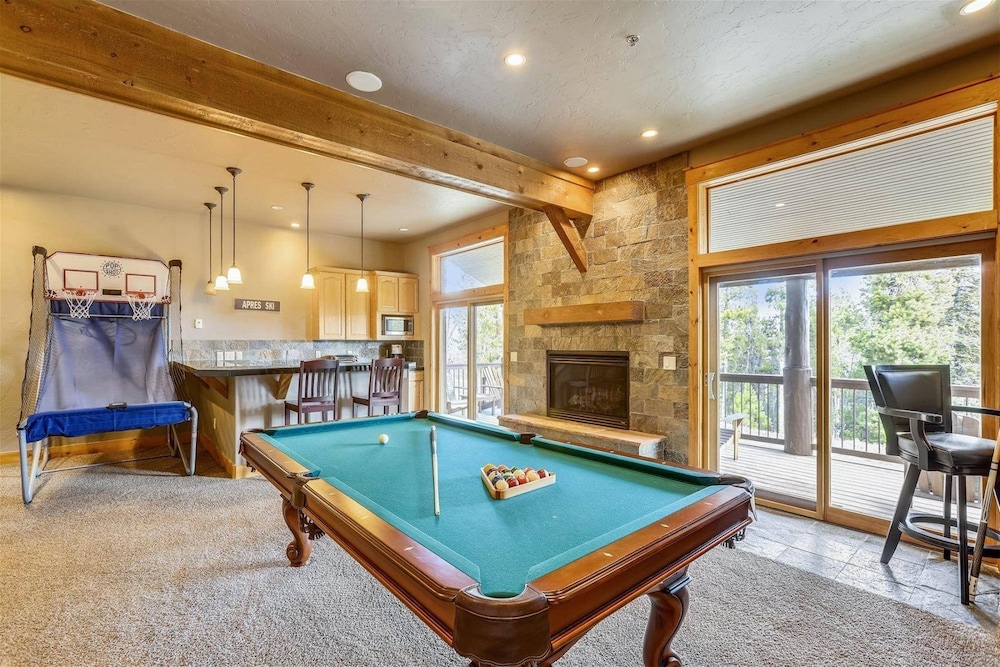 Luxury 5 Bedroom Pet-friendly Home in Breckenridge - 2 Miles to Main Street