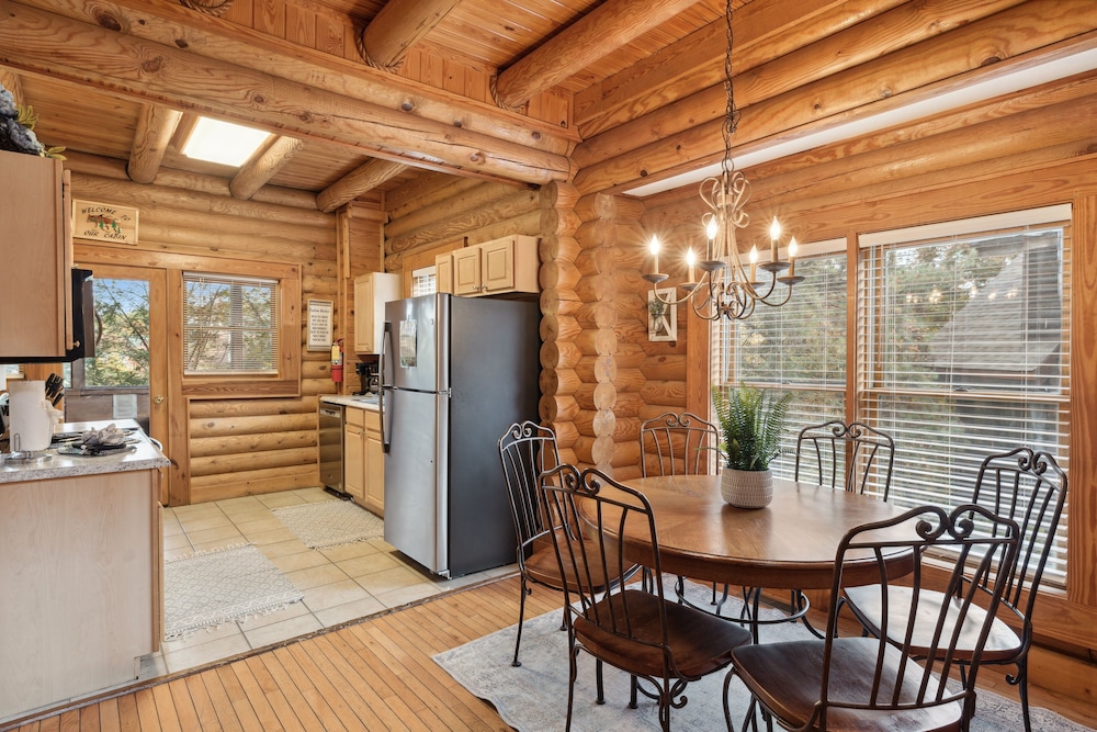 Golfing Dreams 2 Bedroom Cabin by RedAwning view 5