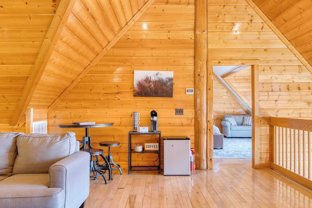 Pinnacle Chalet by Avantstay Luxury Cabin w/ Panoramic Views, Fireplace & Game Room