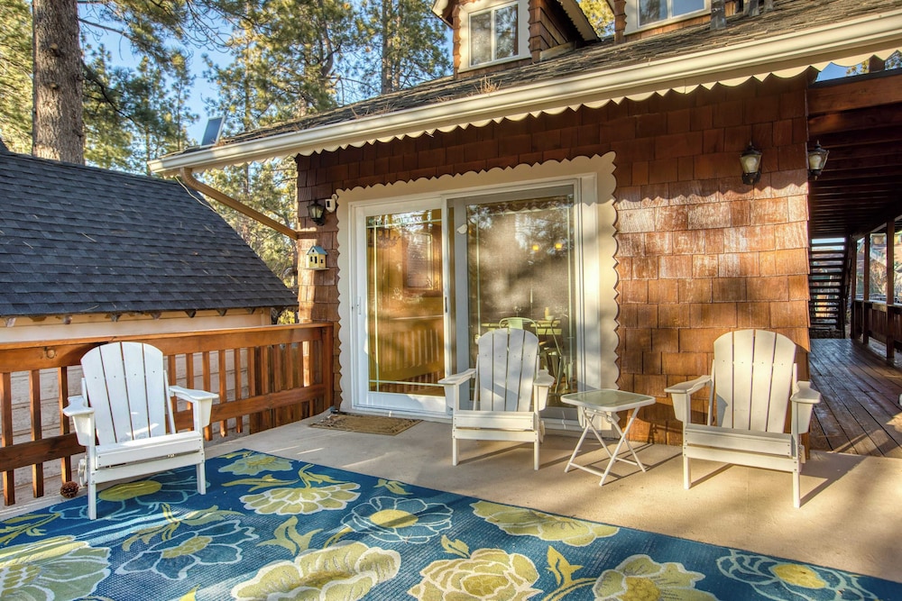 2 Lakefront Homes by Avantstay Sleeps 23, Private Dock+beach, Hot Tub, Fire Pit, Deck Views