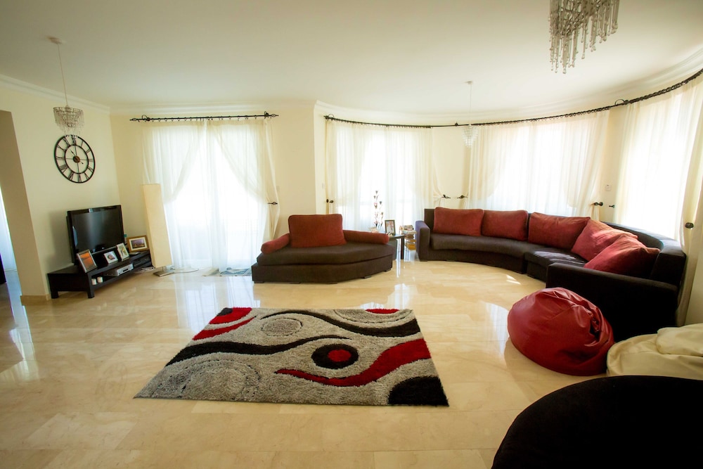 Villa - Sleeps 14 - Private Pool - Cinema Room