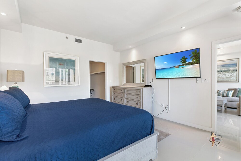 Bahia Mar-Solare Beachfront & Two Pools