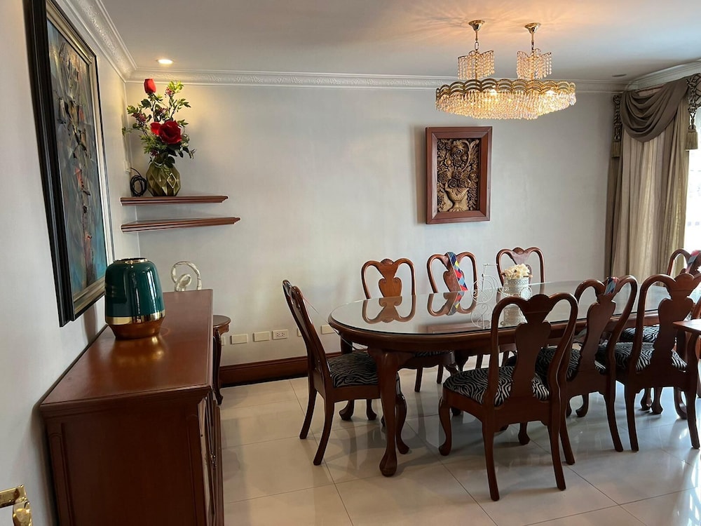Townhouse OAK Makati Manila Near PNR Pasay Evangelista formerly VIP Suites