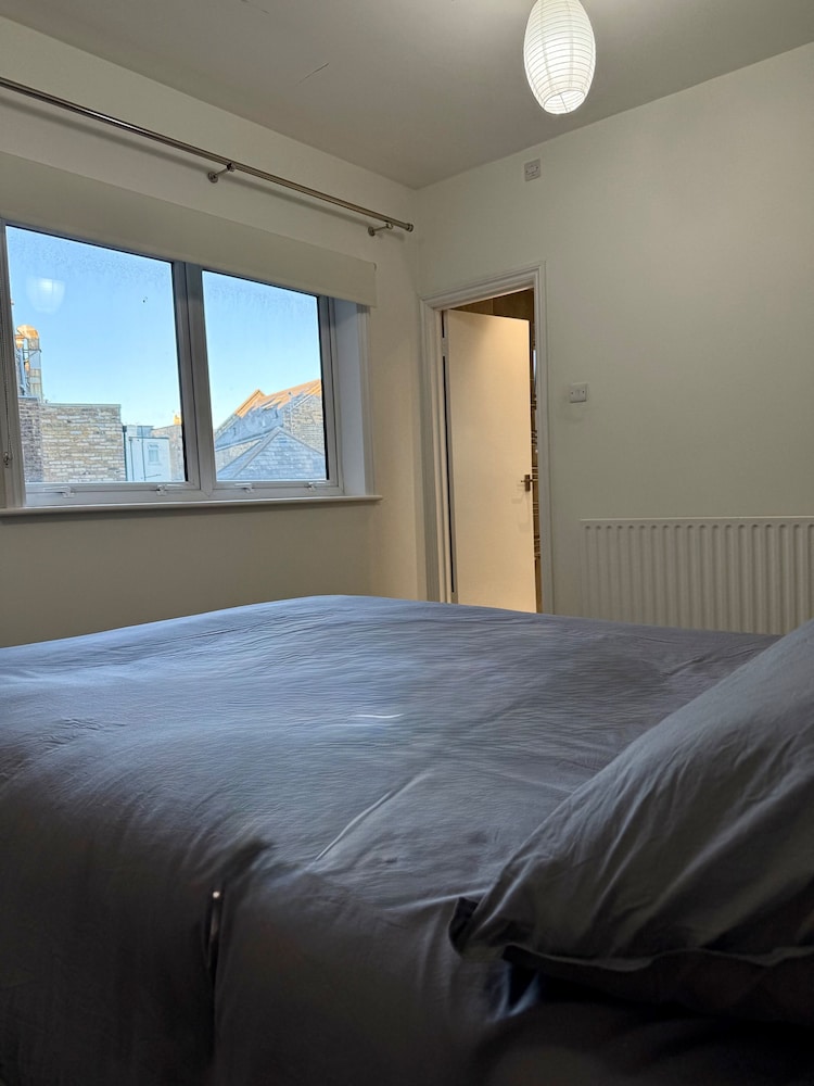 2bed Apartment-sleeps 4, Pets Ok & Balcony