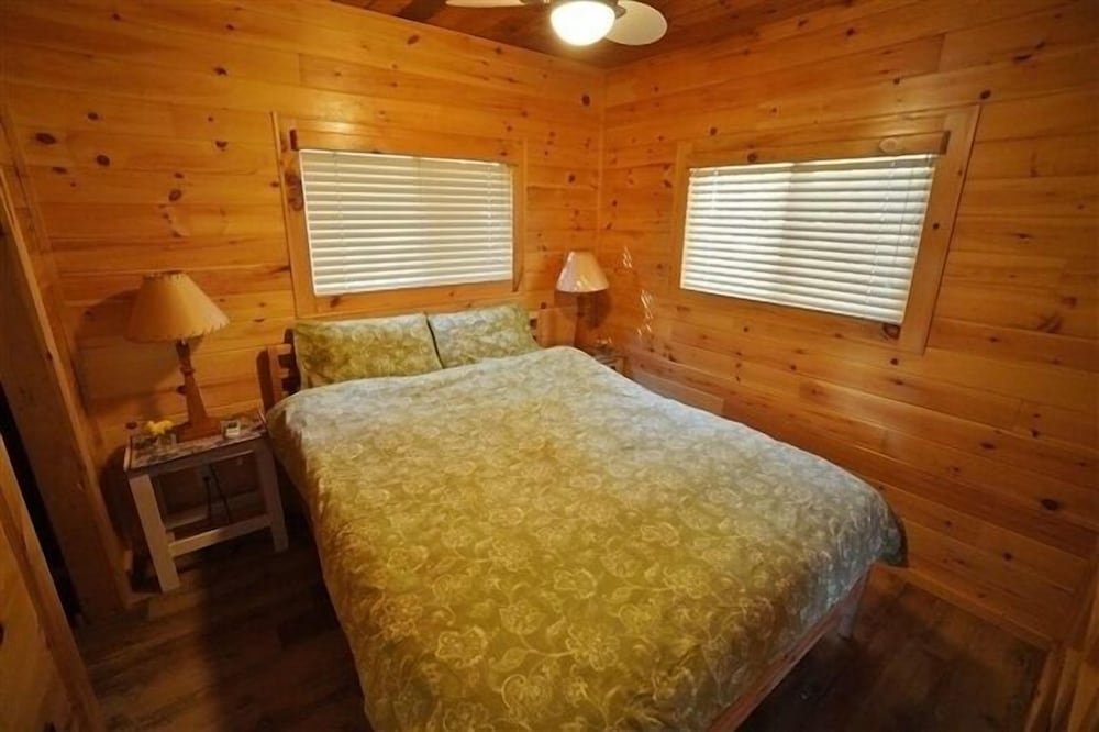 416 Papineau Lake 2 Bedroom Cottage