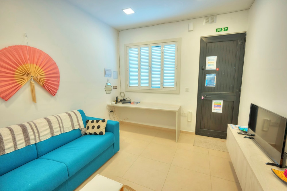Seafront Sea View Maisonette with Yards photo 5
