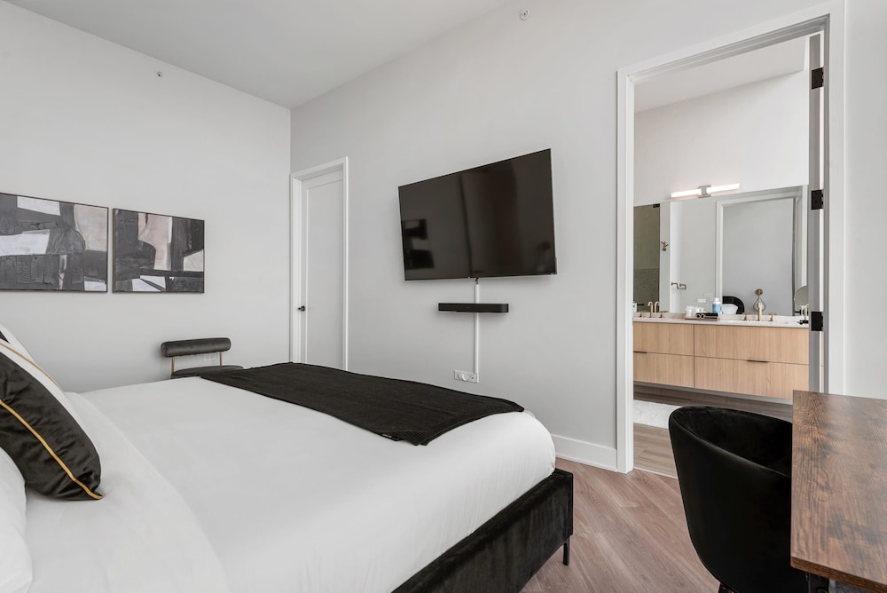 River West 2 Penthouses Skyline Group Comfort