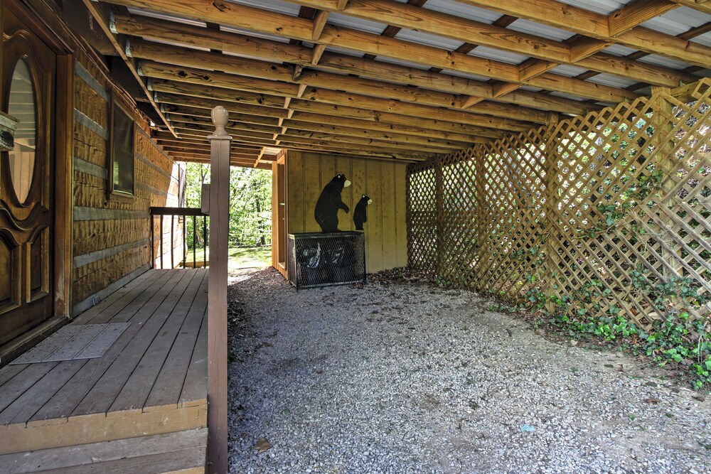 Gatlinburg Smoky Mountain Cabin ~ 1 Mi to Park! view 4