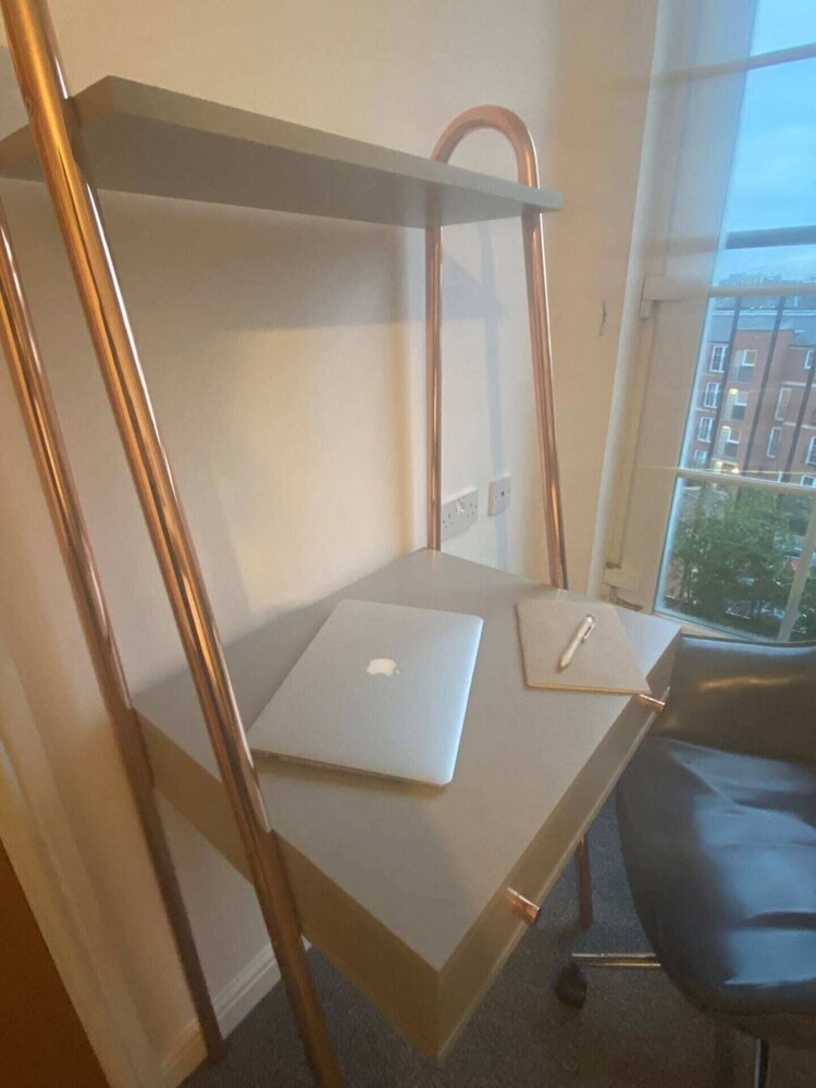 Gorgeous 2 Bedroom Apartment in Vibrant Leith With Amazing Views view 2