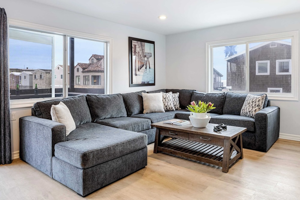 Sleeps 18 Steps to the Beach, Shops & Eateries Ocean Views, Patio, Fire Pit