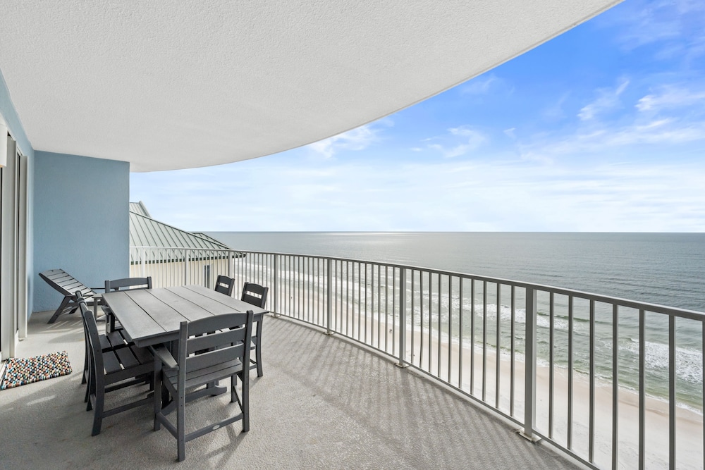 Twin Palms by Book That Condo