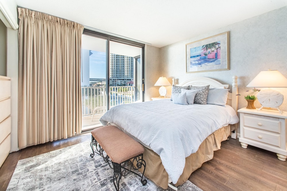 Leeward 308 at Edgewater