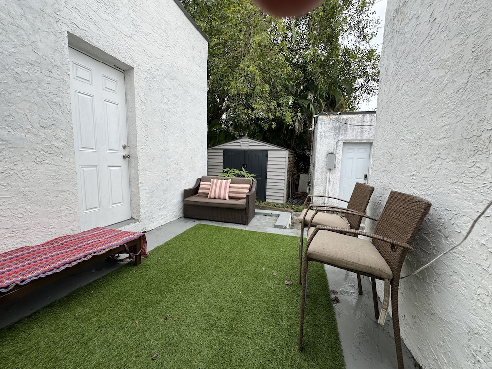 Miami Vacation Home 4 bedroom Parking.