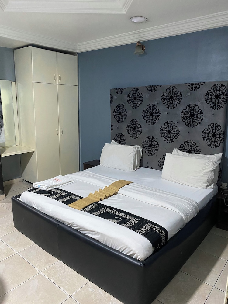 Chrisolik Hotel