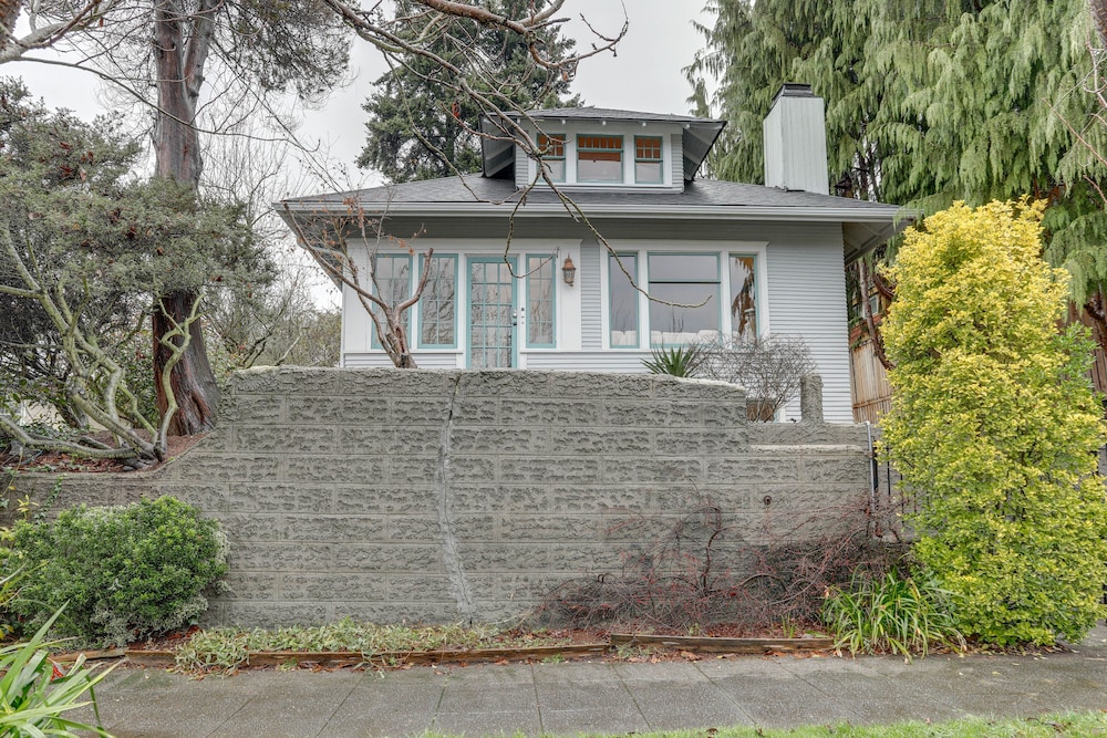 Quaint Studio w/ Sauna: 5 Mi to Space Needle view 5
