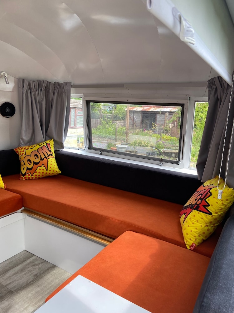 Bury - Lodge - Sleeps 2 - Parking