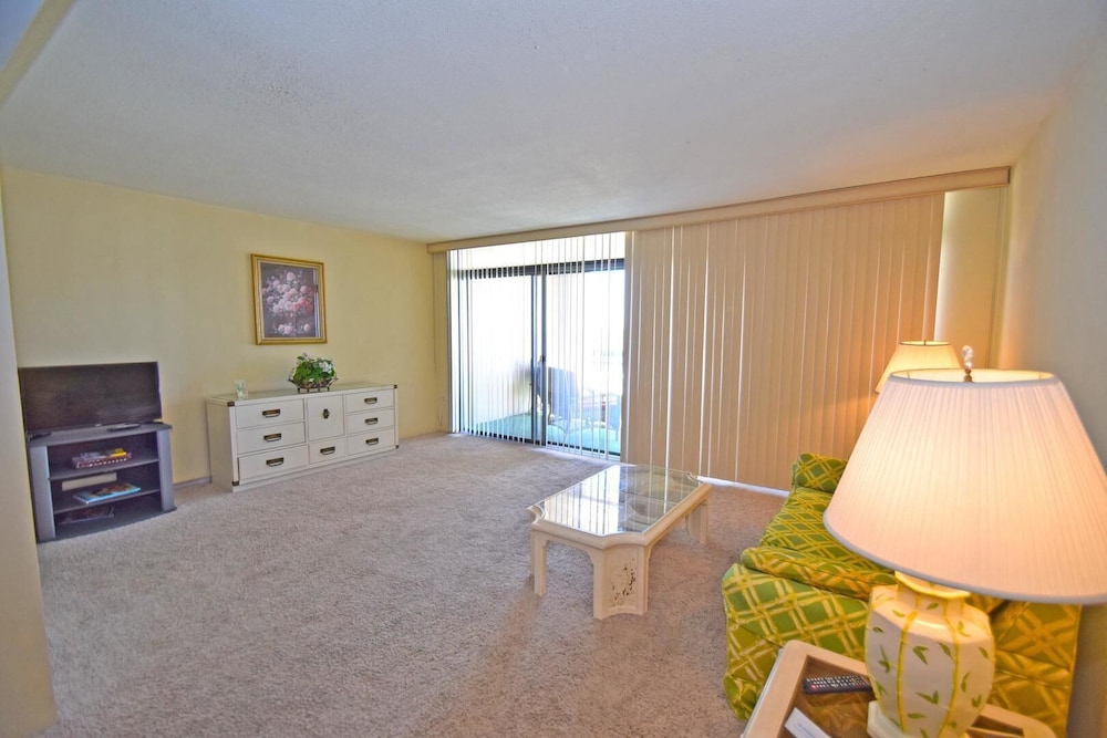 Fountainhead 702 by RedAwning