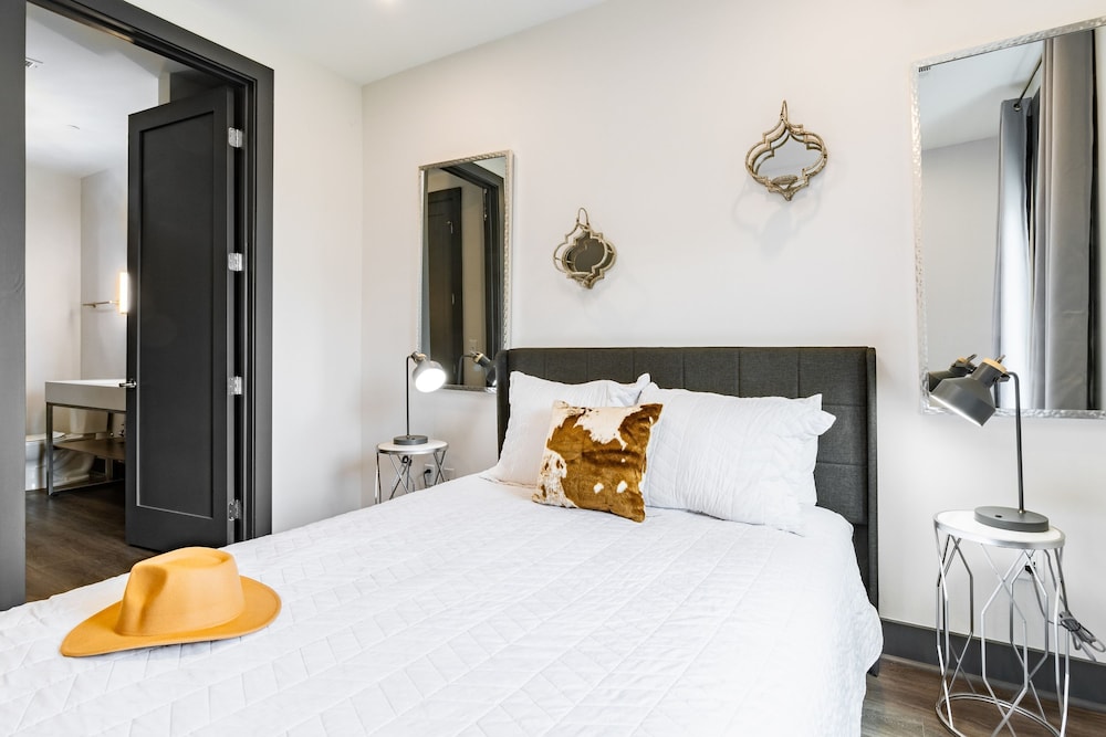 Lindsley by Avantstay Balcony Modern Design A Downtown Location