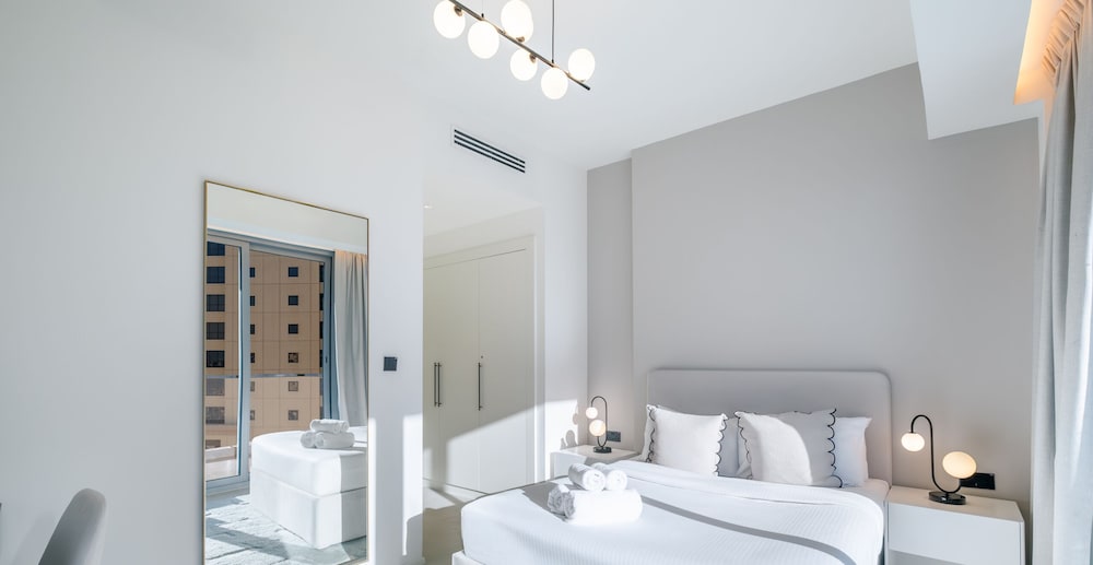 LUX The Premium Marina Sea View Suite