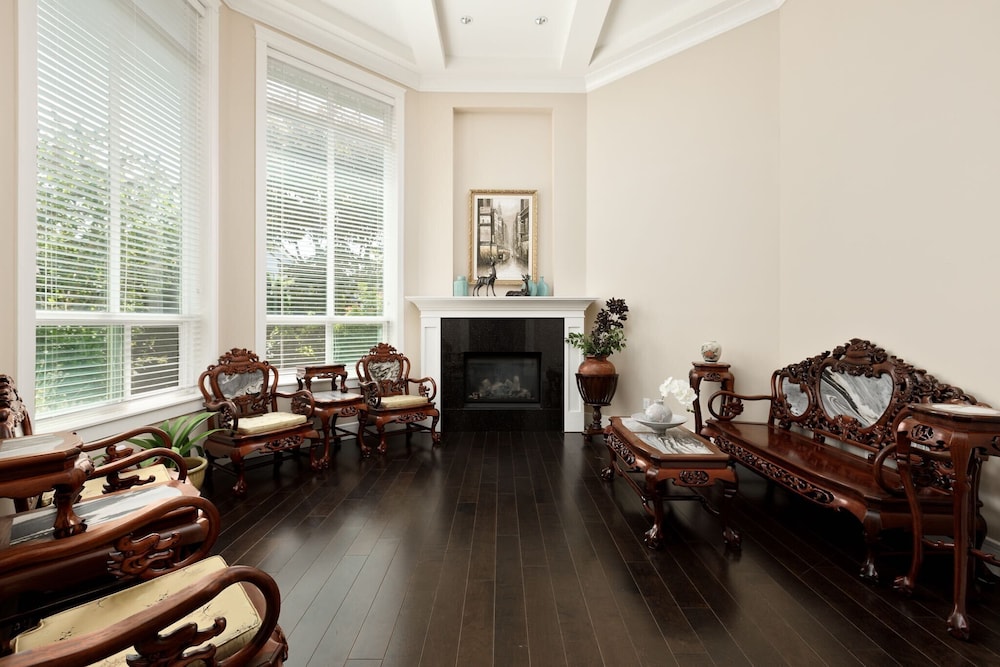 Lina House - Image 1