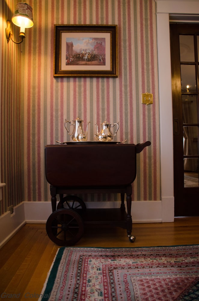 Grand Colonial B&B