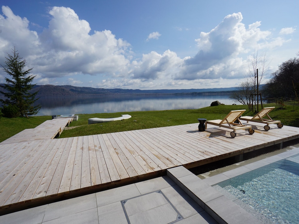 Sansui Lakeside Villa
