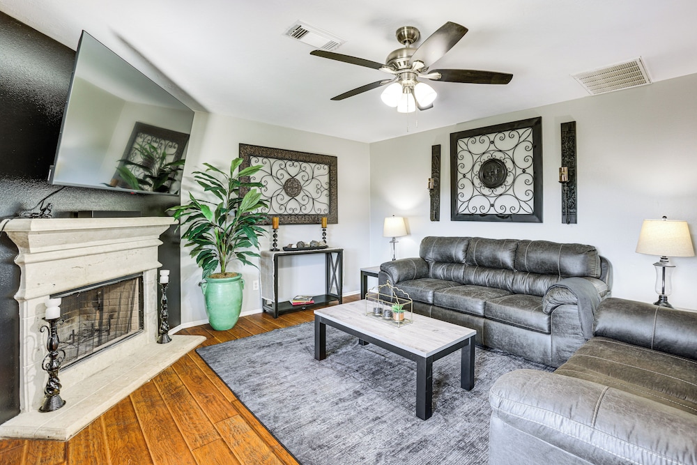 Solar-powered Home w/ & Game Room & Gym in Houston