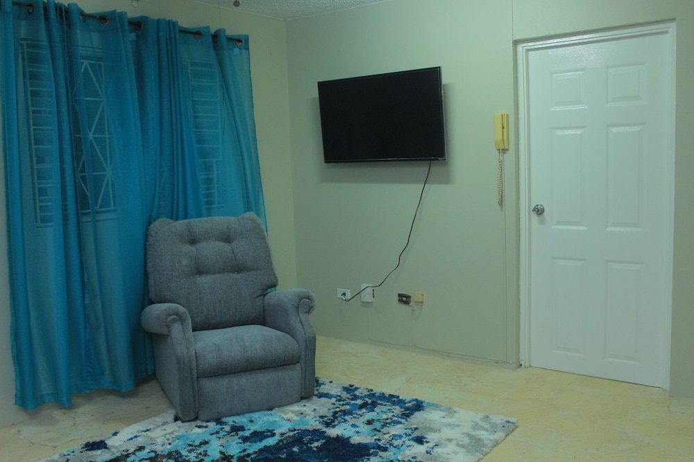 Kingston Guest Apt at Oakland