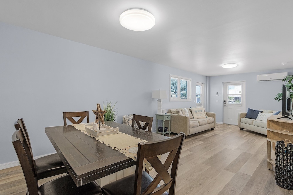 412/815 Tropical Tide Duplex: 4bd, Walk To Times Square! 4 Bedroom Home