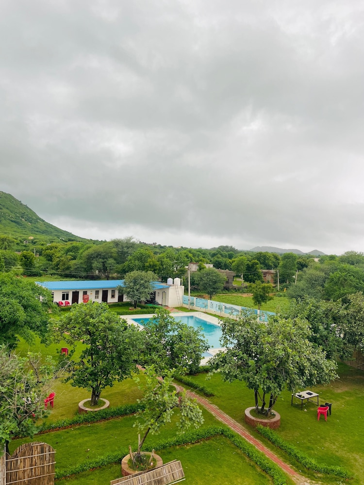 THE HILL VIEW - SWIMMING POOL & RESORT