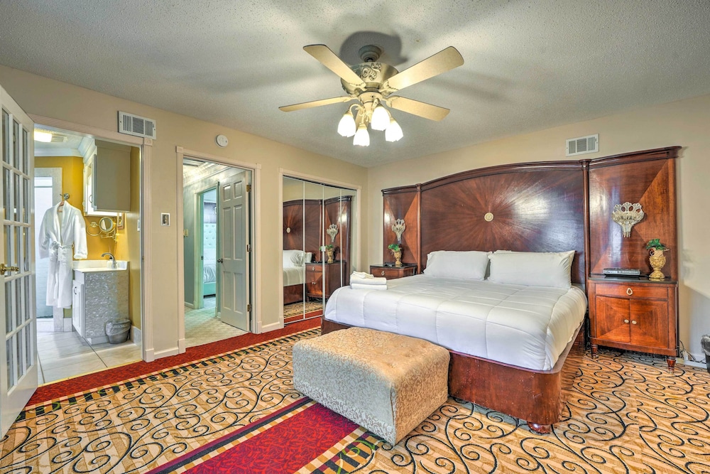 Spacious Memphis Home < 3 Mi to Graceland! view 2
