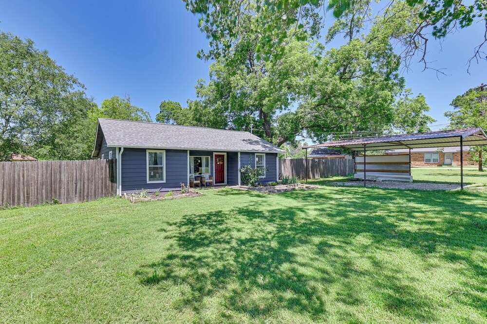 Pet-friendly Home w/ 1-acre Yard in Aubrey